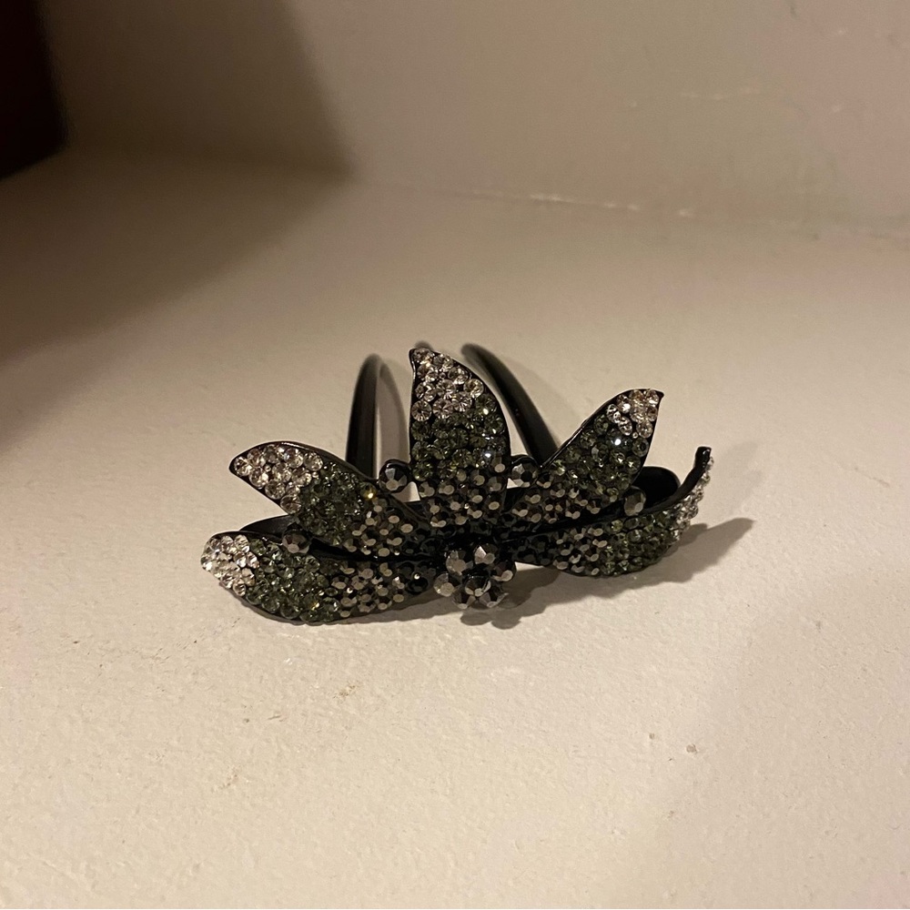 Hair Clip Broach Swarovski crystal hair clip.